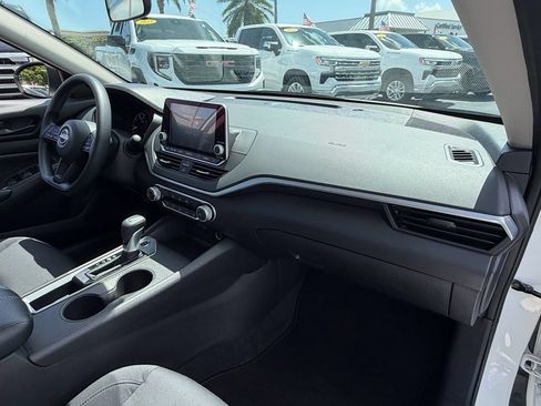 Used 2025 Nissan Altima 2.5 S FWD image 17