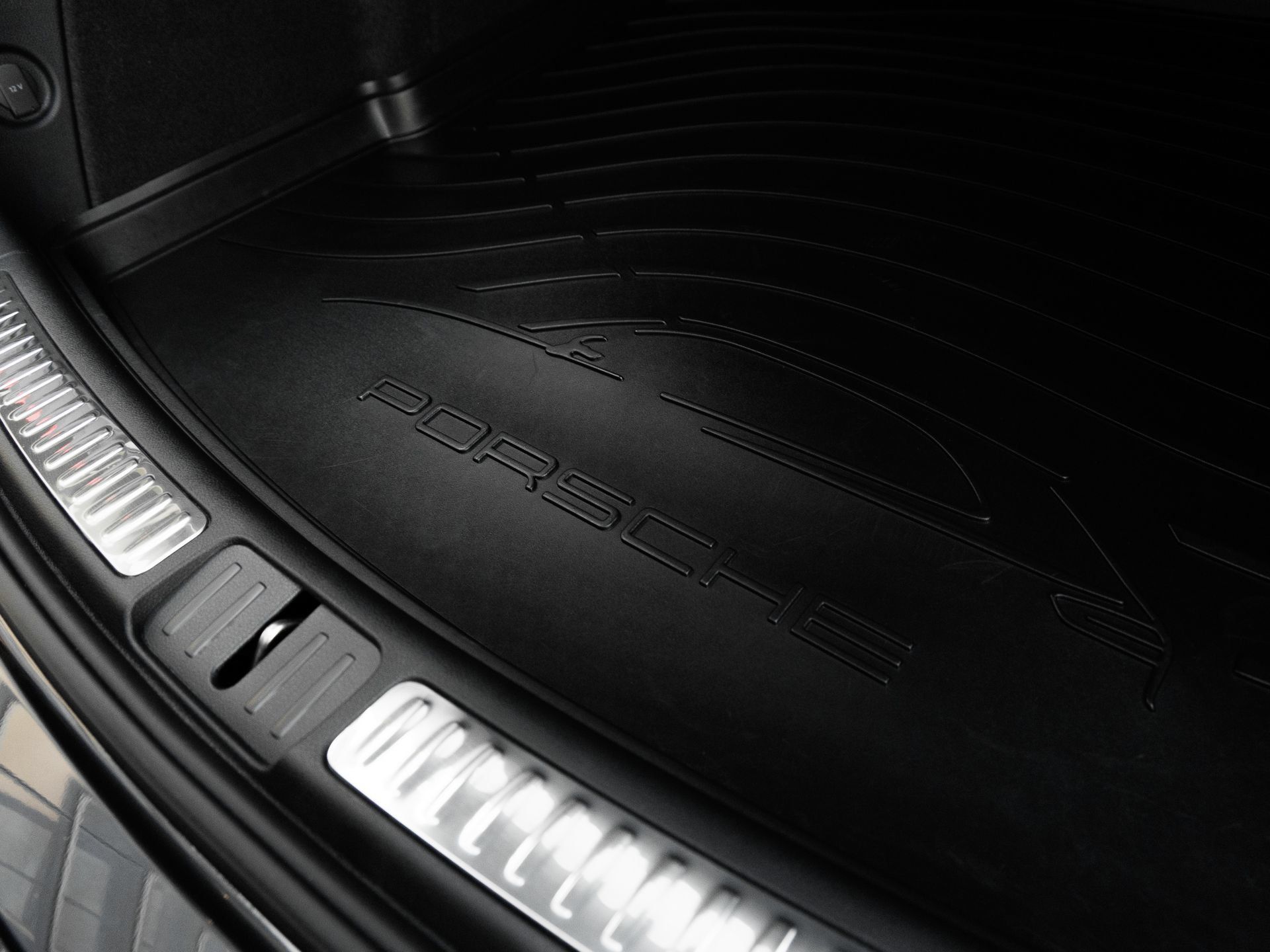 Certified 2026 Porsche Macan AWD/4WD image 27