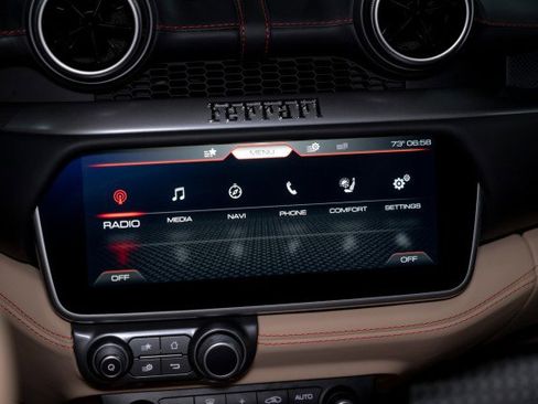 Used 2020 Ferrari Portofino image 15