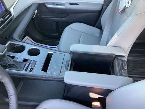 Certified 2025 Toyota Sienna XLE image 24