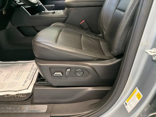 Used 2025 GMC Sierra 3500 Denali w/ Denali Reserve Package AWD/4WD image 17