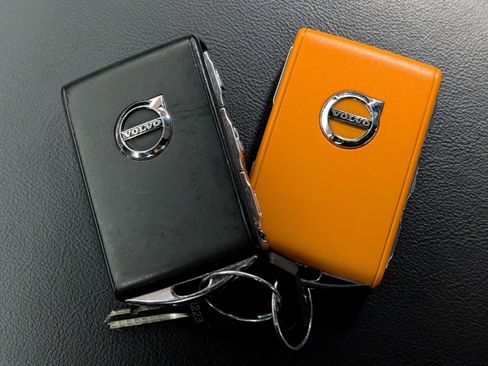 Used 2022 Volvo S60 T8 R-Design w/ Advanced Package image 39