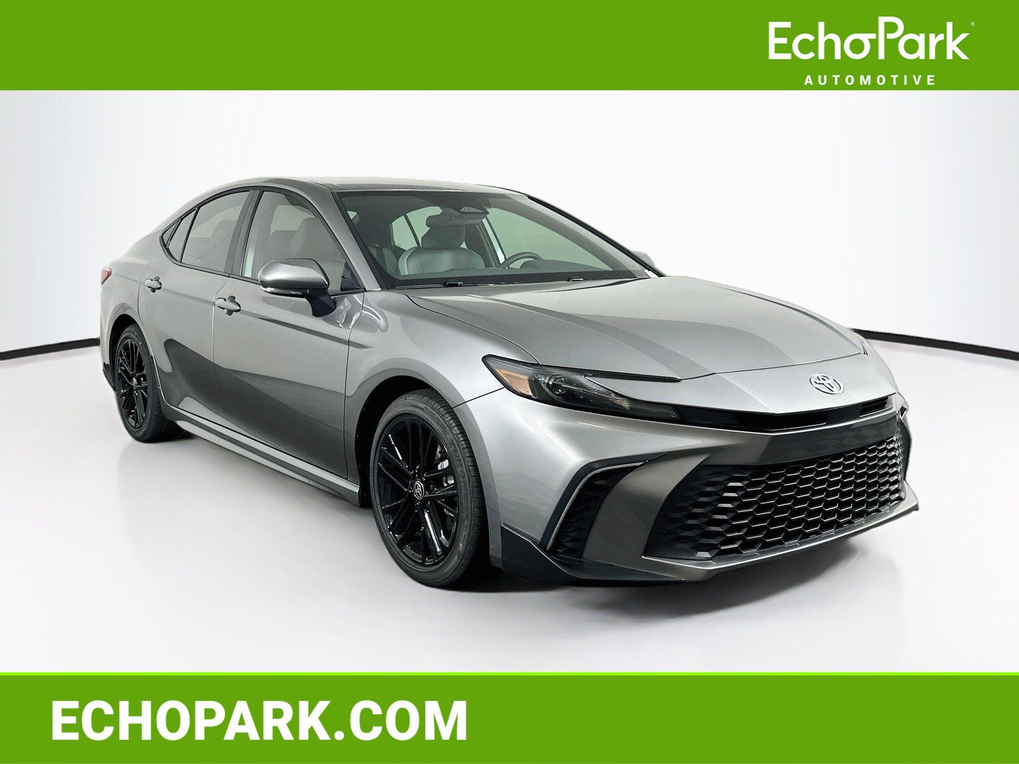 Used 2026 Toyota Camry SE FWD image 1