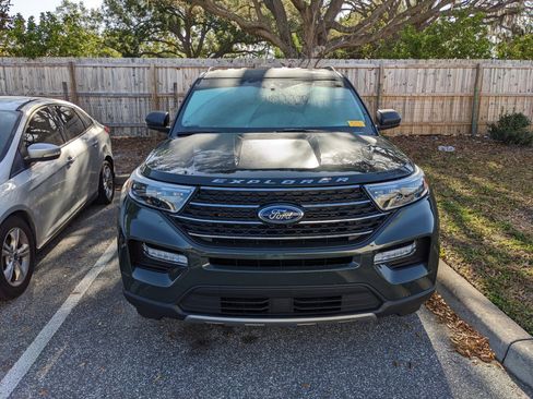 Used 2023 Ford Explorer XLT w/ Equipment Group 202A image 5