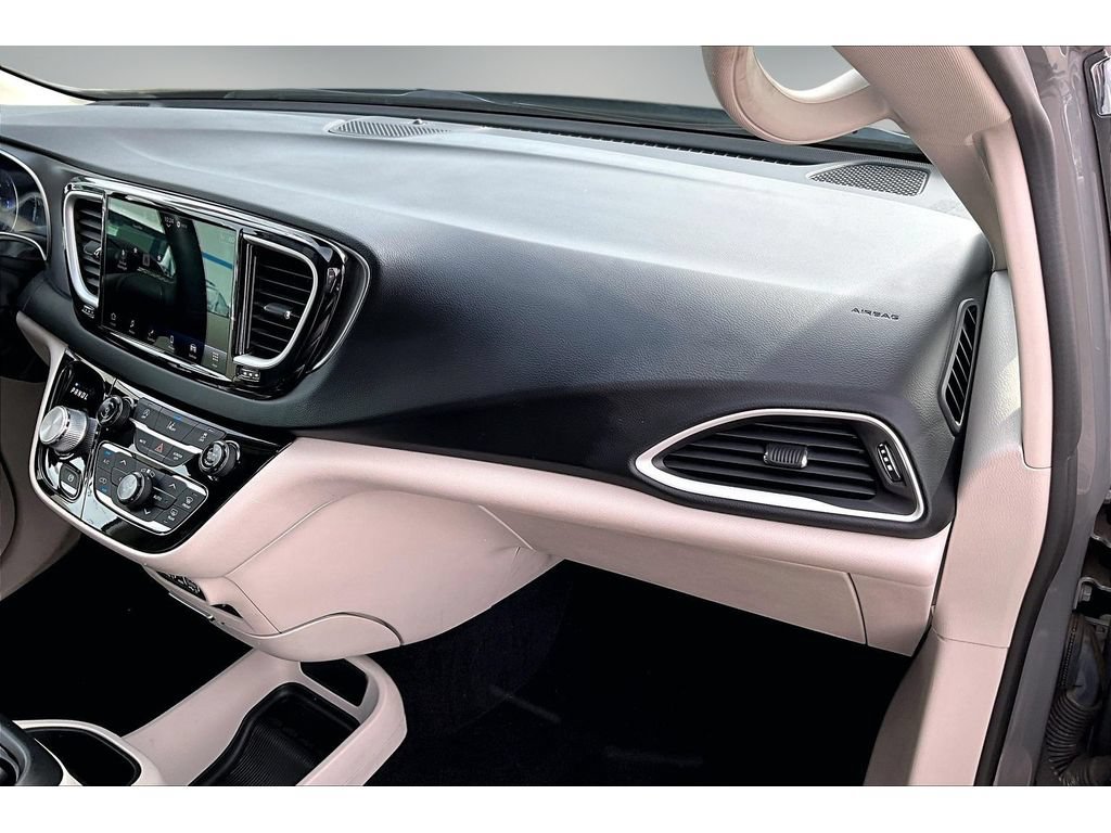 Used 2022 Chrysler Pacifica Touring-L FWD image 27