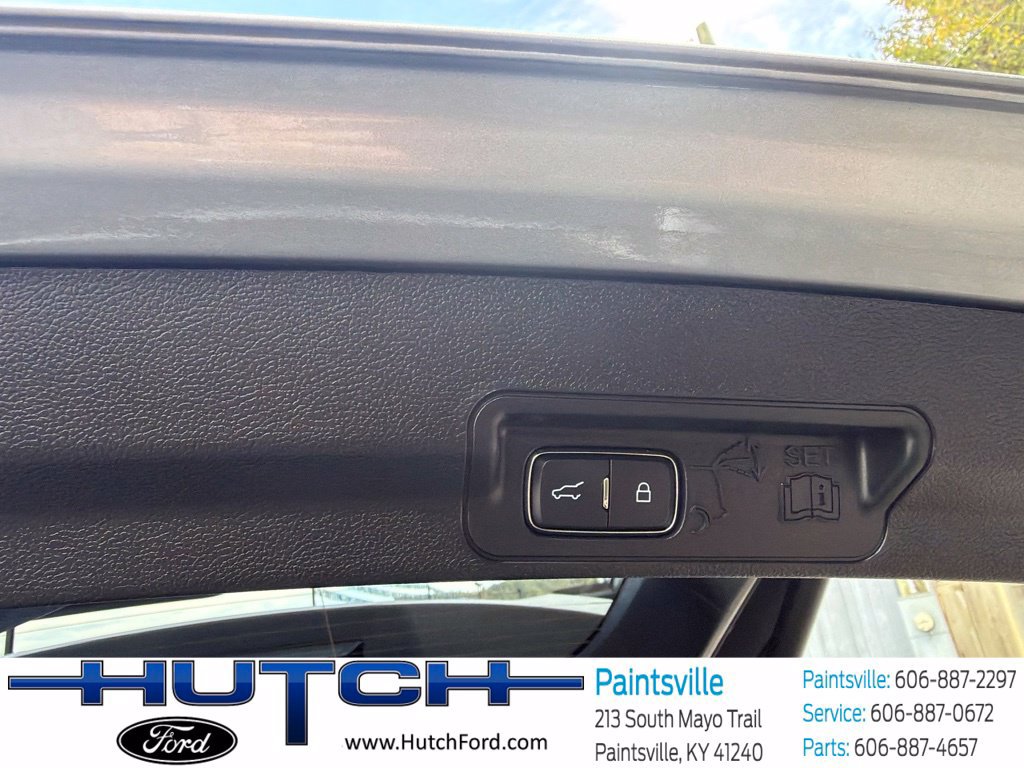 Used 2023 Ford Explorer XLT AWD/4WD image 14