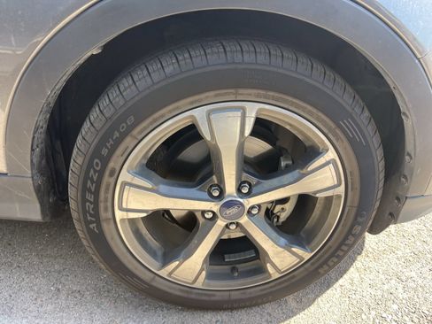 Used 2017 Ford Escape SE w/ SE Leather Comfort Package FWD image 4