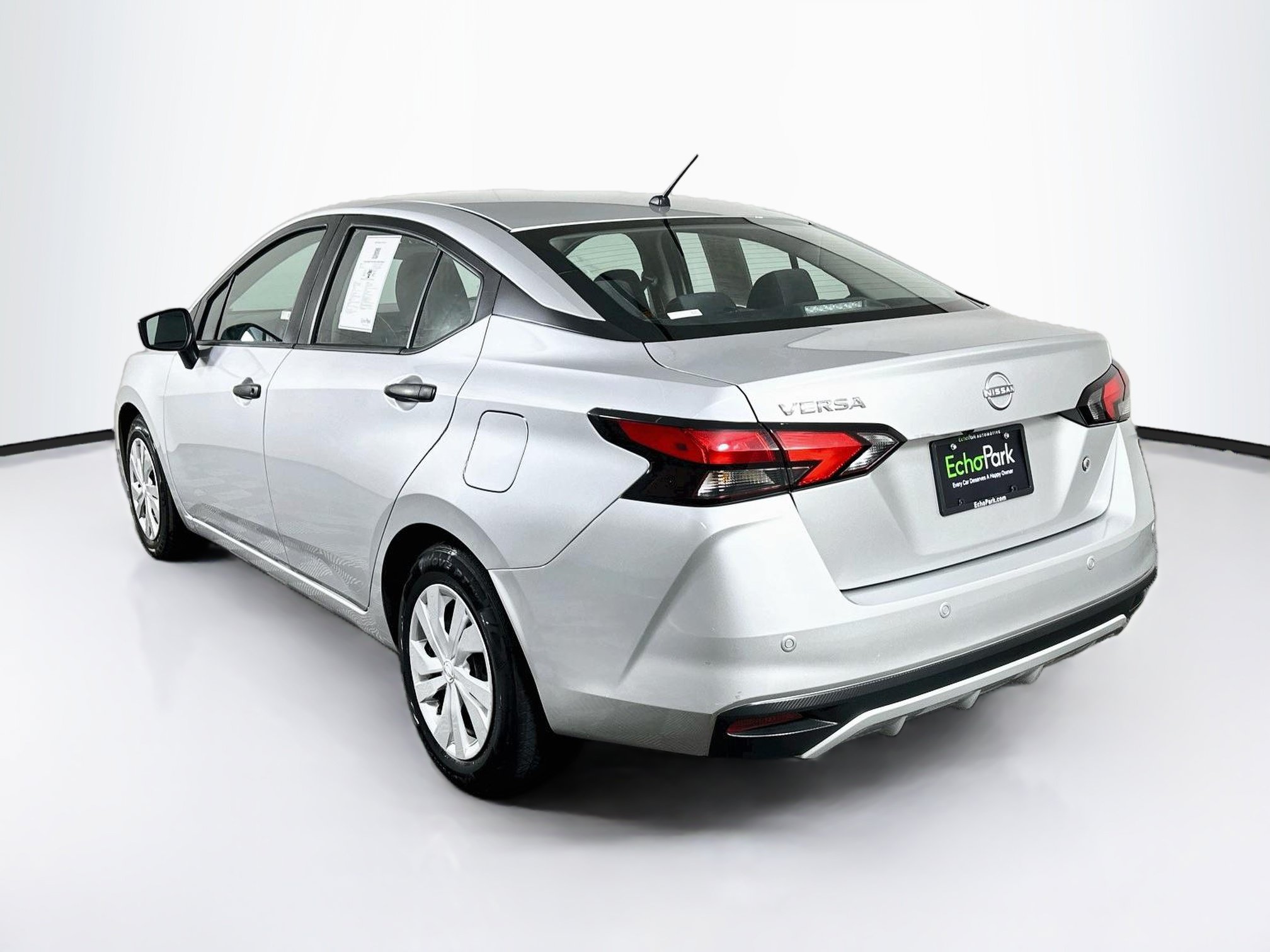 Used 2025 Nissan Versa S FWD image 5