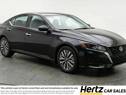 Used 2025 Nissan Altima 2.5 SV image 1