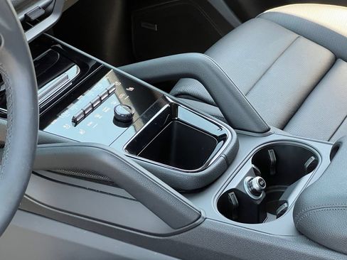 Certified 2025 Porsche Cayenne AWD/4WD image 31