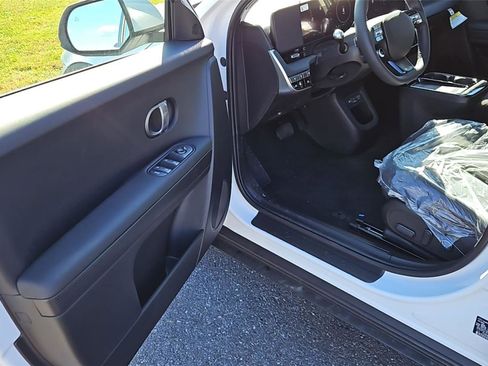 New 2025 Hyundai Ioniq 5 SE image 9