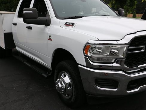 Used 2024 RAM 3500 Tradesman w/ Chrome Appearance Group AWD/4WD image 39