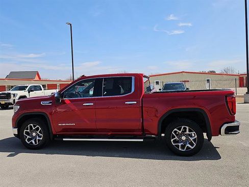 Used 2025 GMC Sierra 1500 SLT image 2
