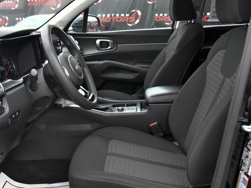 Used 2023 Kia Sorento LX image 17