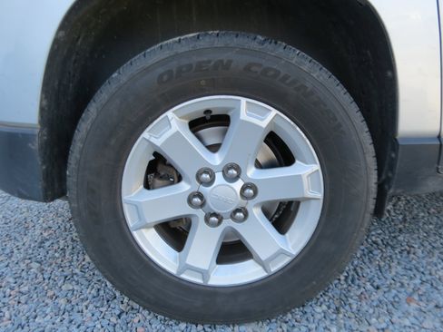 Used 2016 GMC Acadia SLE image 12