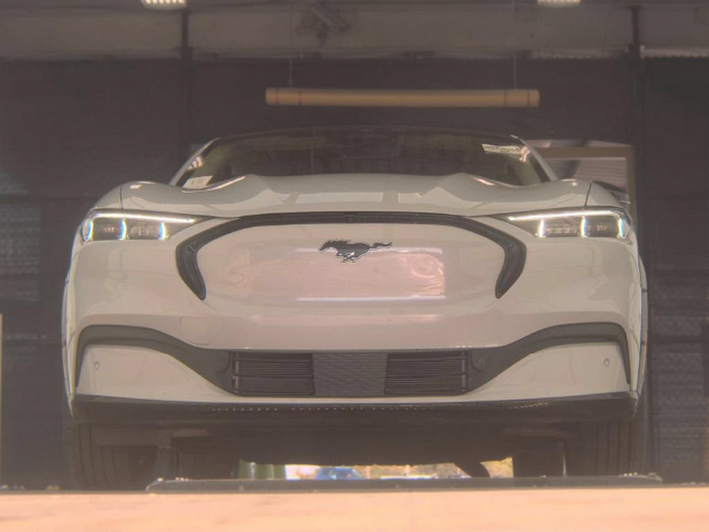 Used 2023 Ford Mustang Mach-E Premium RWD image 4