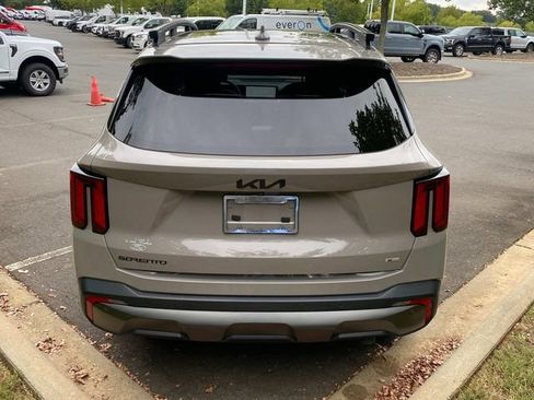 Used 2025 Kia Sorento SX AWD/4WD image 32