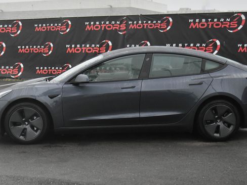 Used 2023 Tesla Model 3 Standard Range image 4