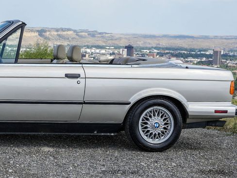 Used 1987 BMW 325i Convertible RWD image 3
