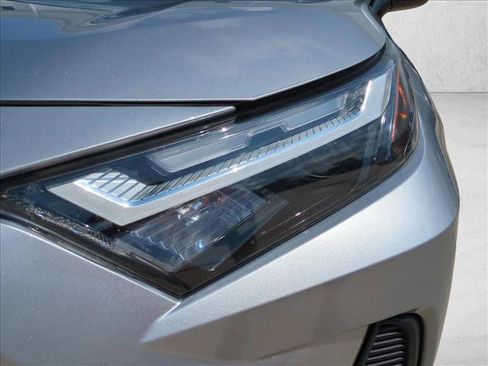 Used 2025 Toyota RAV4 XLE AWD/4WD image 9