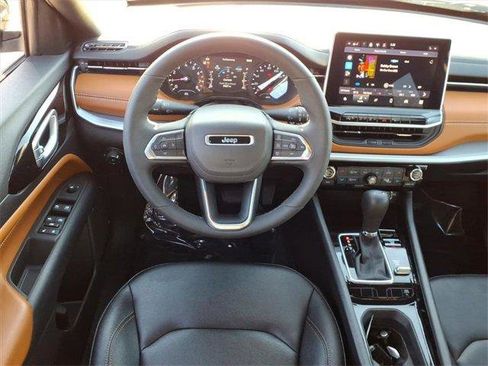 Used 2024 Jeep Compass Limited image 11