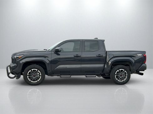 Used 2025 Toyota Tacoma TRD Sport image 8