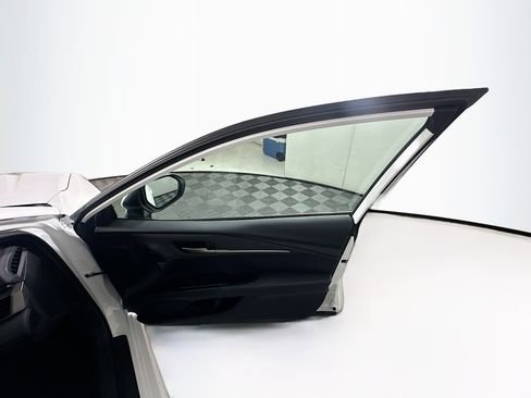 Used 2026 Toyota Camry SE FWD image 31