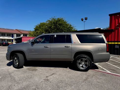 Used 2019 Chevrolet Suburban LT AWD/4WD image 8