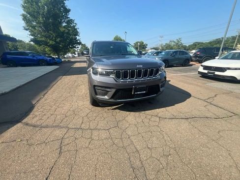 Used 2023 Jeep Grand Cherokee Laredo AWD/4WD image 28