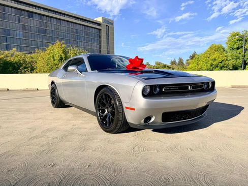 Used 2015 Dodge Challenger R/T w/ Quick Order Package 28B R/T RWD image 1