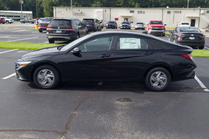 New 2026 Hyundai Elantra SE FWD image 8