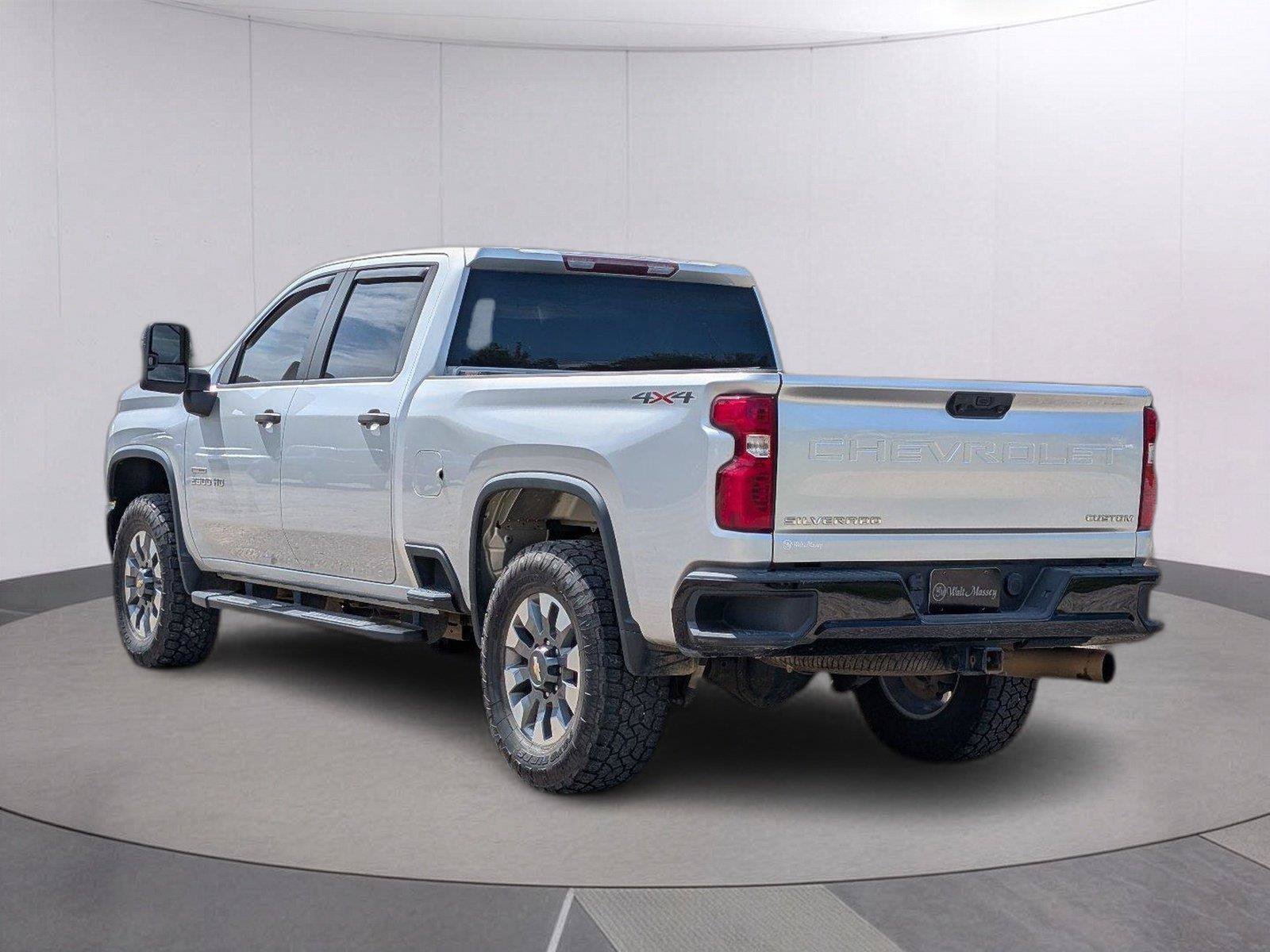 Used 2022 Chevrolet Silverado 2500 Custom w/ Custom Value Package AWD/4WD image 3