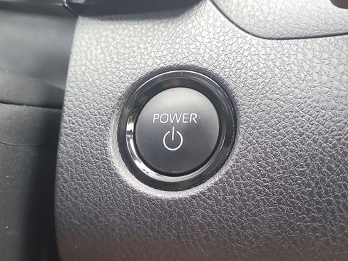 Used 2025 Toyota Camry SE image 27