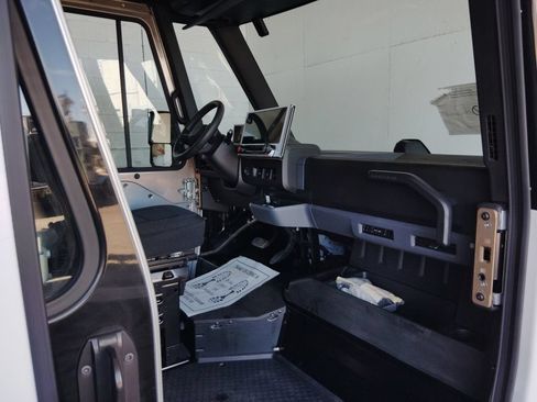 Used 2024 Chevrolet Brightdrop 400 w/ Commercial Equipment Package AWD/4WD image 11