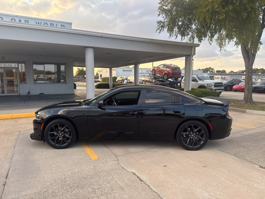 Used 2021 Dodge Charger SXT w/ Blacktop Package RWD image 4