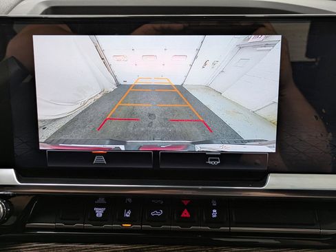 Used 2024 GMC Sierra 3500 SLE w/ SLE Value Package image 11