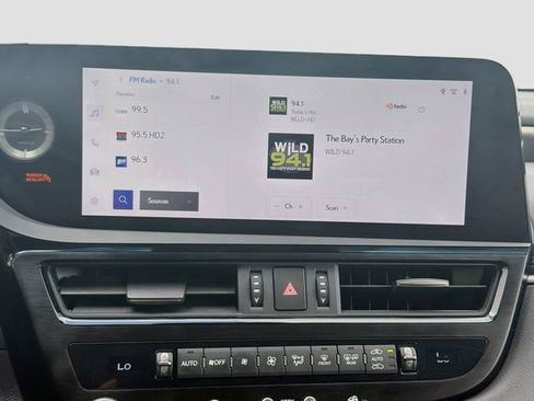 Used 2025 Lexus ES 300h w/ Accessory Package (Z2) FWD image 32