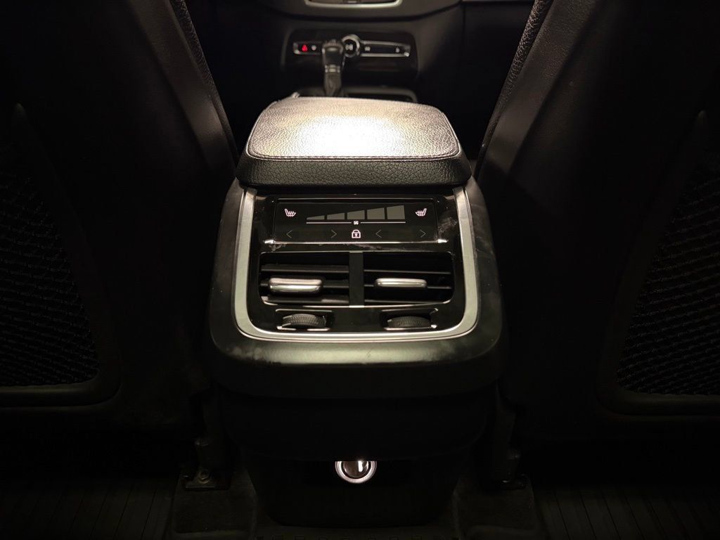 Used 2019 Volvo XC90 T6 Momentum w/ Protection Package Premier AWD/4WD image 18
