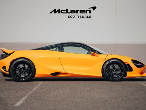 Used 2024 McLaren 750S RWD image 11