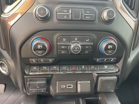 Used 2019 Chevrolet Silverado 1500 High Country w/ Technology Package image 24