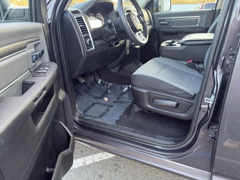 Used 2022 RAM 1500 Classic SLT image 5