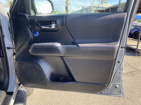 Used 2019 Toyota Tacoma TRD Sport w/ Exterior Package image 23