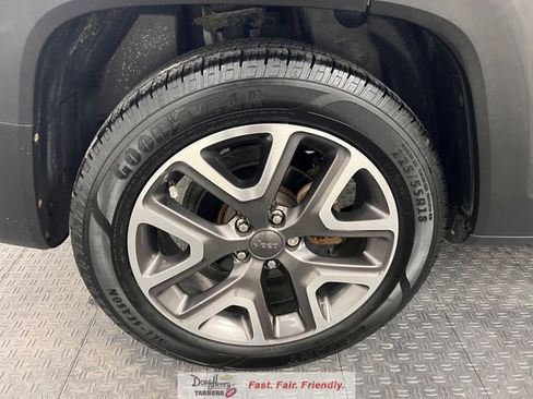 Used 2017 Jeep Renegade Latitude FWD image 18