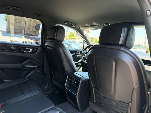 Used 2020 Porsche Cayenne AWD/4WD image 14