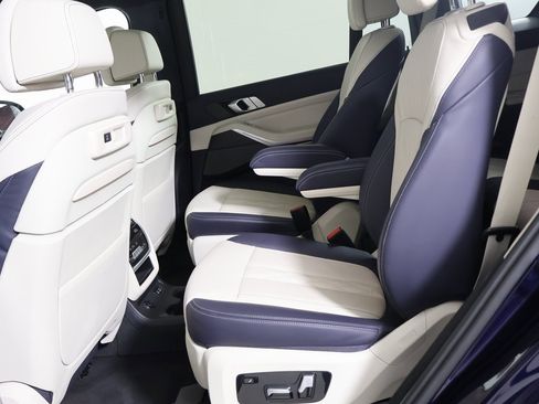 Used 2022 BMW X7 M50i image 31