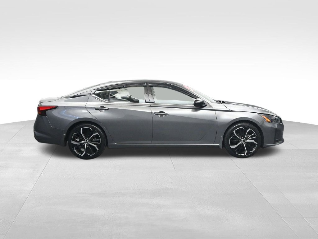 Used 2024 Nissan Altima 2.5 SR FWD image 6