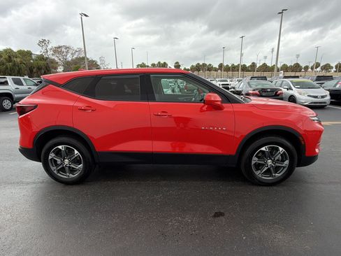 Used 2025 Chevrolet Blazer LT FWD image 8