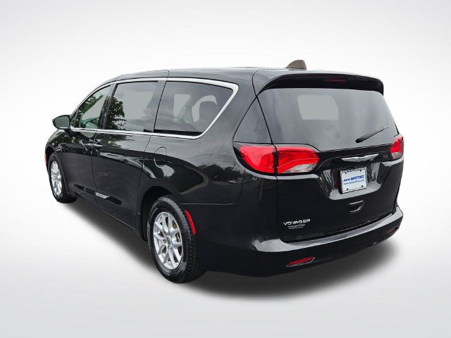 Used 2022 Chrysler Voyager LX FWD image 3
