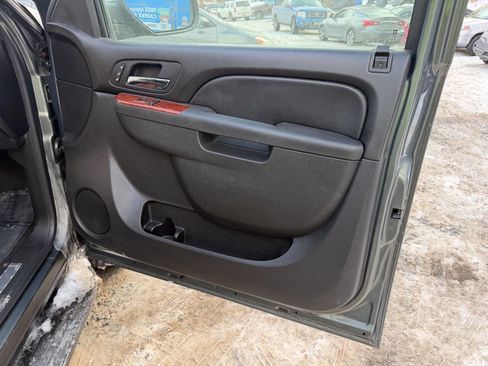 Used 2011 Chevrolet Avalanche LTZ image 17