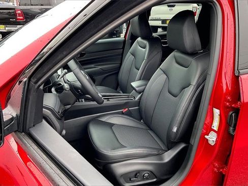 New 2026 Jeep Compass Latitude image 9